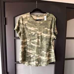 Old Navy short sleeve camo t-shirt curved hem 100% cotton NWT